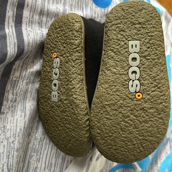 BABY BLACK BOGS II SOLID Baby and Toddlers,like new - Picture 4 of 6